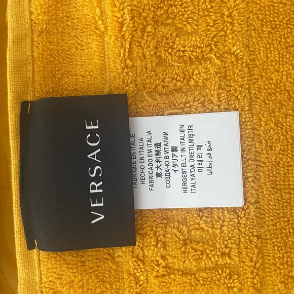 VERSACE MEDUSA BATH TOWEL SET - Picture 7 of 10